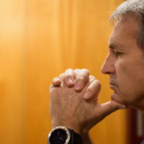 «Έρωτας ή τίποτα» τραγουδάει ο Γιώργος Νταλάρας