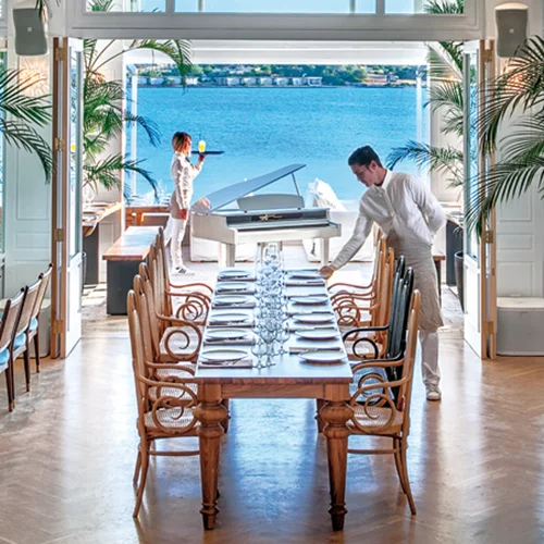 «On the Verandah»: To καλύτερο εστιατόριο των Σπετσών έρχεται στο «Ark»