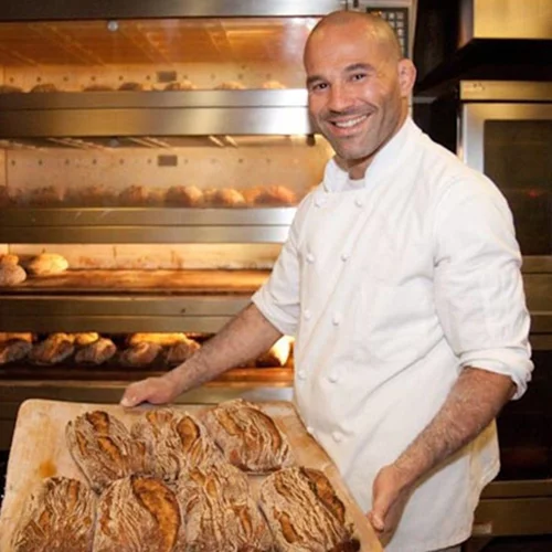  «Queen Bee»: ένα νέο μπιστρό με το δικό του artisanal αρτοποιείο