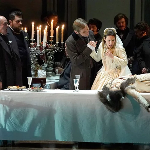 Απολαύσεις και προβληματισμοί για τη «Λουτσία ντι Λαμμερμούρ» στη Λυρική 