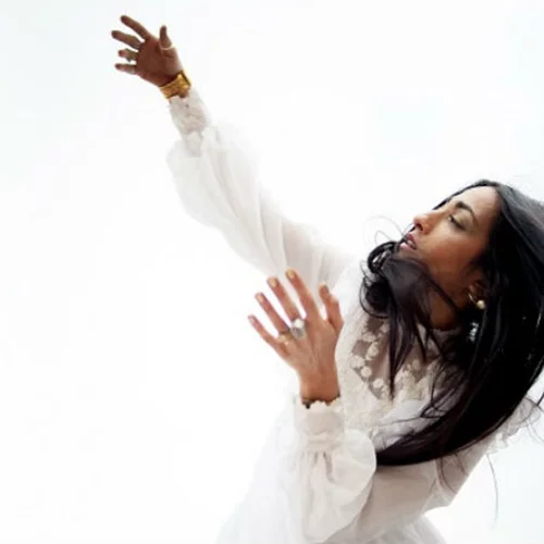 Η Hindi Zahra έρχεται ξανά να μας μαγέψει!