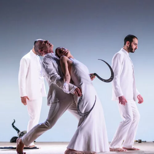 «Βάκχες» σε τρανς 