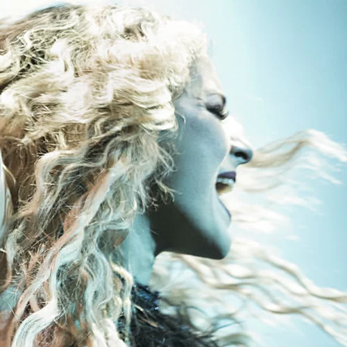 (Ξανα)μπήκαμε στο όμορφο όνειρο της Νατάσσας Μποφίλιου