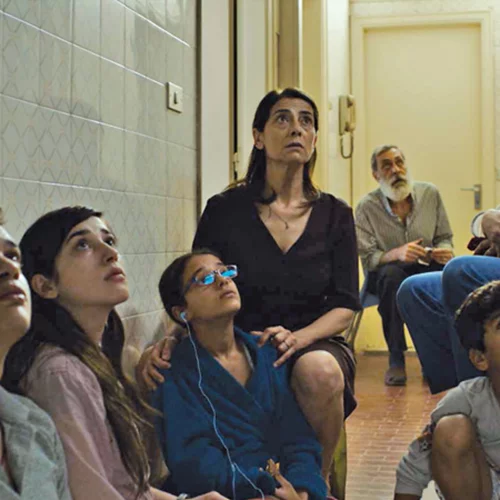 Εντός Ορίων