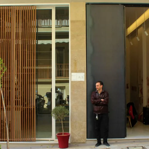 Ένα ισόγειο στο Παγκράτι θα σε κάνει να αναρωτηθείς για την αρχιτεκτονική δυναμική της Αθήνας