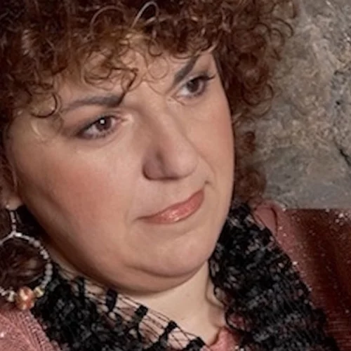 Μια κιθάρα για τους πρόσφυγες και τους μετανάστες του κόσμου