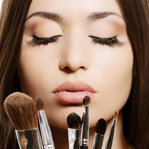 Ένα makeup look με αύρα παλιάς Αθήνας 