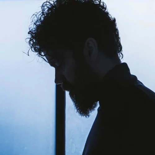 Ο Theodore πάει στην εκκλησία!