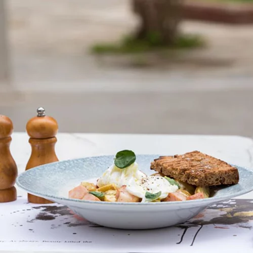 Μα είναι ωραία στον πεζόδρομο: brunch στην Παραμυθιάς & lunch στην Τσακάλωφ