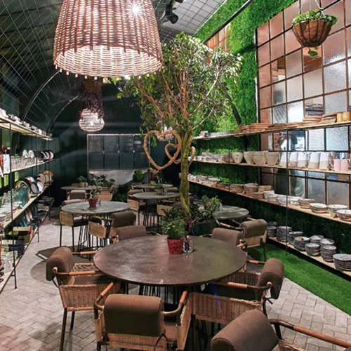 «Lefkes on the side» | Ένα all day εστιατόριο με το δικό του... χασάπικο