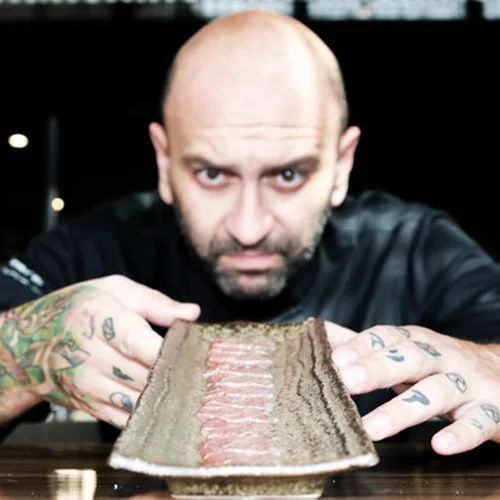 Ο Δημήτρης Κατριβέσης πιάνει δωμάτιο στη "La Meat Maison"