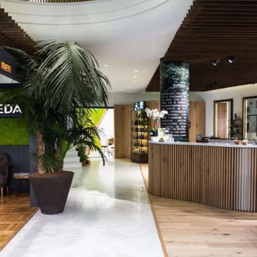 3 beauty salons για περιποίηση από την κορυφή ως τα νύχια για Εκείνον & Εκείνη