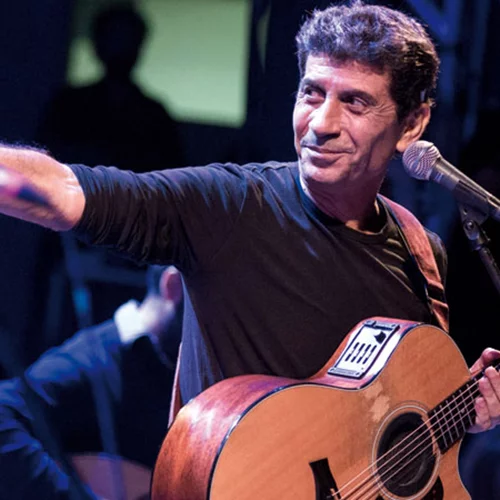 Ο Θανάσης και ο Σωκράτης  γεμίζουν πλατείες