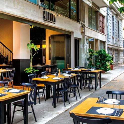 10 εστιατόρια στην Αθήνα που μυρίζουν ακόμη καλοκαίρι