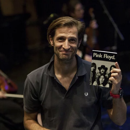 Ο Μάξιμος Μουμούρης μας εξηγεί τι σημαίνει «LLAWFALL»