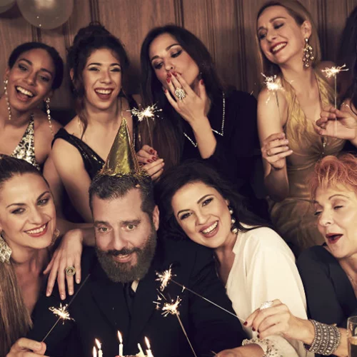 Ο Γιώργος Πέτρου με την «Παρέα» του