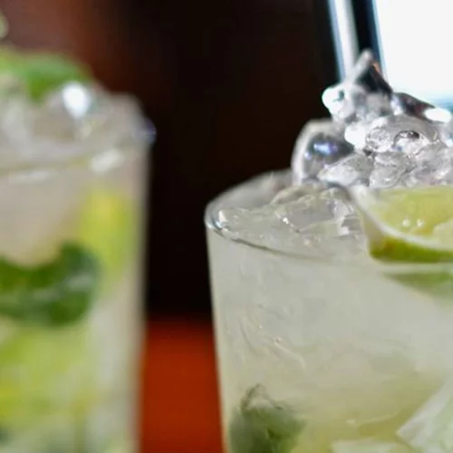 Τι θα λέγατε για καλοκαιρινά cocktail parties στο Θησείο; 