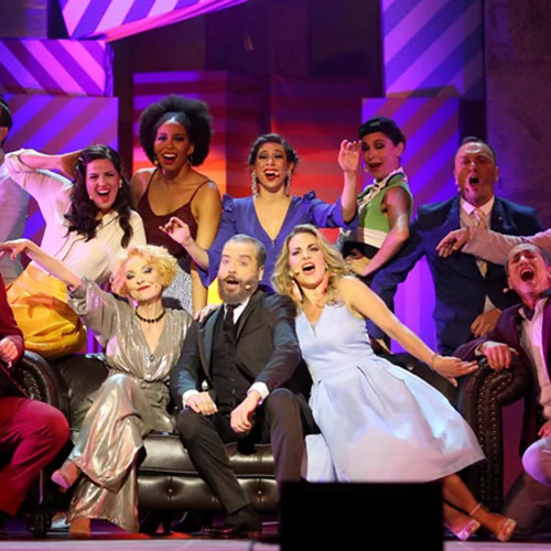 Απολαυστικό «Company» από μια -εγκαταλελειμμένη θεσμικά- παρέα (Καμεράτα) 