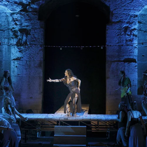 Επιτυχής αναβίωση της μυθικής «Περουζέ» του Σακελλαρίδη – Άνιση αναμέτρηση δασκάλου (Καλομοίρης) με μαθητή (Δραγατάκης)