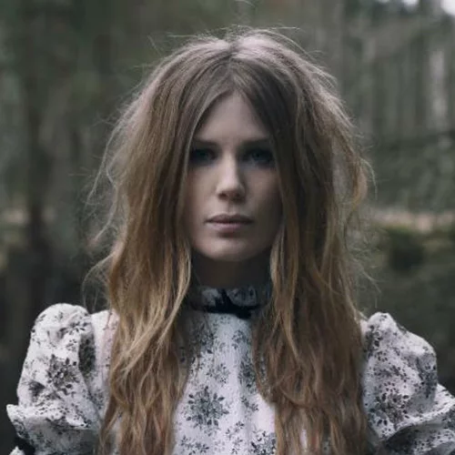 Υποδεχθείτε τη (τους) Myrkur