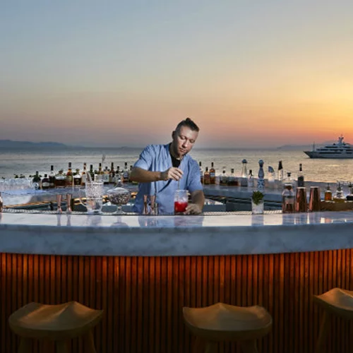 12 bars βάζουν τη θάλασσα στο σέικερ