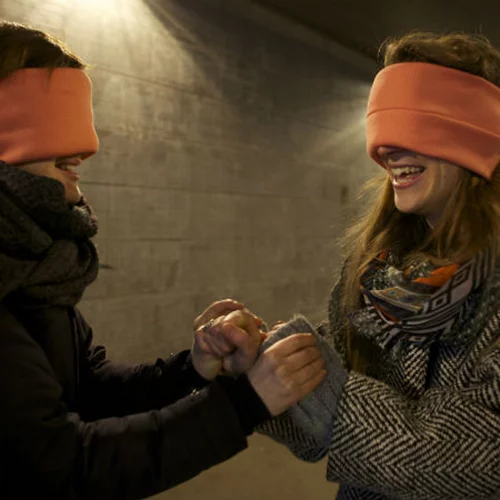 Σοφία Μαυραγάνη και FINGERSIX συνδυάζουν το παιχνίδι και τον αυτοσχεδιασμό σε ένα εργαστήριο