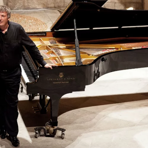 Ο διάσημος πιανίστας Μπόρις Μπερεζόφσκυ στο Ηρώδειο υπέρ των παραπληγικών