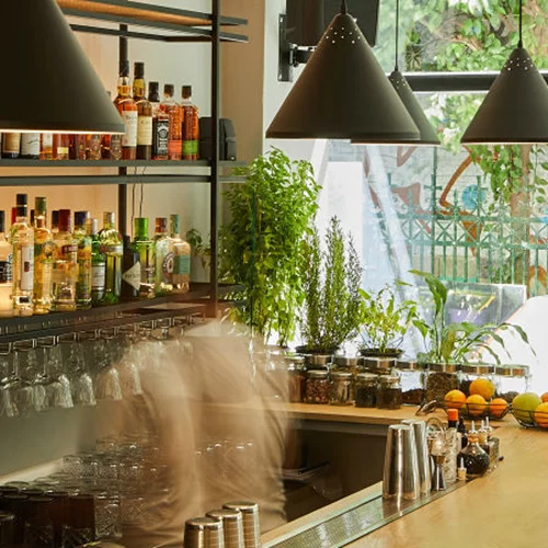 «The Artist»: Το νέο ξενοδοχείο στου Ψυρρή φιλοδοξεί να ξυπνήσει τον καλλιτέχνη μέσα μας