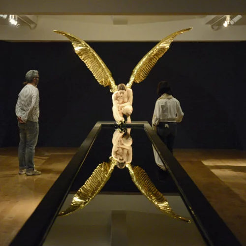 Εγκαίνια Εβδομάδας | Η χρυσόπτερη θεά του Λόγου και της Δικαιοσύνης στο Μουσείο Μπενάκη (15-21/10)