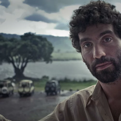 Τζόσουα Γουαϊνστάιν: «Στο “Μενάσε” ήθελα ο θεατής να κρυφακούει τους ήρωες»