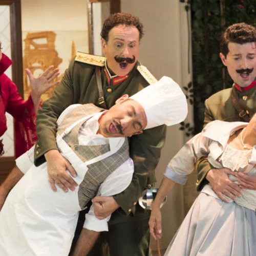 Ο Χάρης Ρώμας ανεβάζει μια ανατρεπτική γαλλική φάρσα στο Αθηναϊς