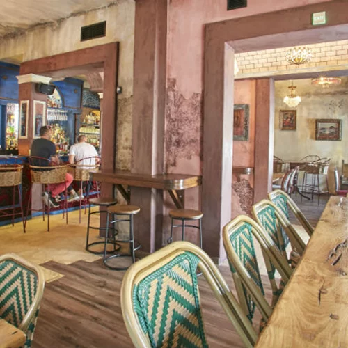 To «Casa Azul» μας καλωσορίζει στο μικρό Μεξικό της Θηβών