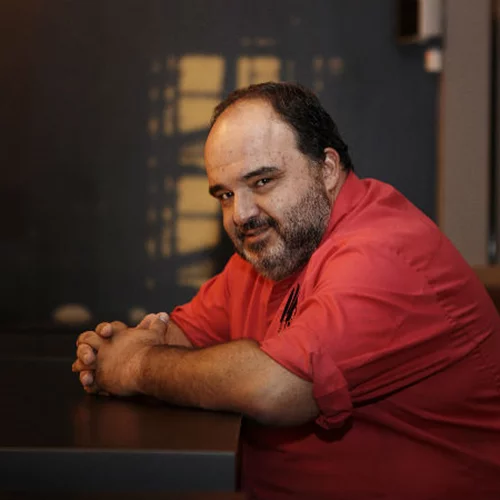 Ο Ηλίας Σκουλάς για μια βραδιά στο «Άδολο»