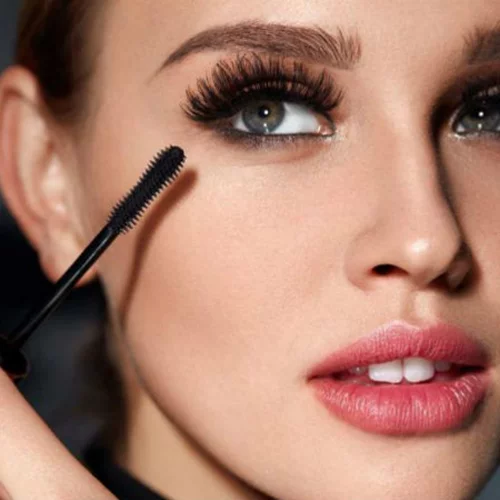 Μάσκαρα: Το υπέρτατο εργαλείο μακιγιάζ 