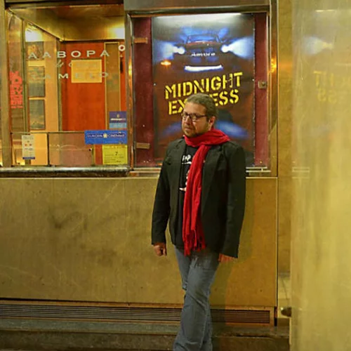 Ο Άκης Καπράνος μιλά για τους μύθους και τις αλήθειες των μεταμεσονύκτιων προβολών