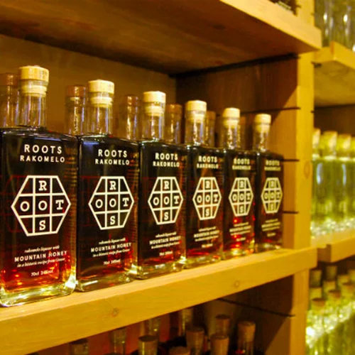 Το πρώτο ελληνικό pop-up bar θα σας σερβίρει το ρακόμελο αλλιώς!