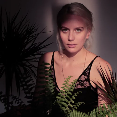 Η Nalyssa Green παρουσιάζει το καινούριο της άλμπουμ