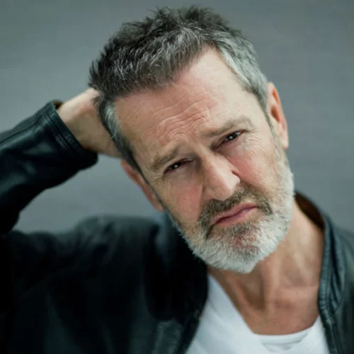 Ρούπερτ Έβερετ: «Ο Όσκαρ Ουάιλντ ήταν ένας παθιασμένος περφόμερ με υπέροχες ατέλειες»