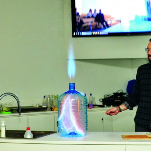 Στο νέο «Athena» του Ιδρύματος Ευγενίδου μαθαίνεις μέσα από μικροσκόπια, παιχνίδια και πειράματα