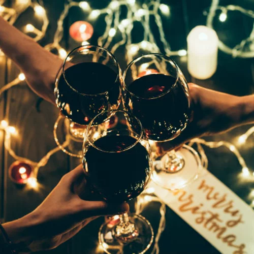 Οινικός οδηγός: Τα κρασιά που προτείνουμε για το γιορτινό τραπέζι