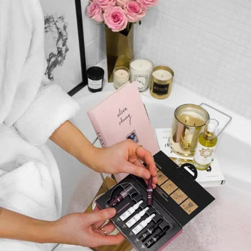 Christmas Skin: 2 + 2 θεραπείες ανανέωσης σε σπίτι και ιατρείο 