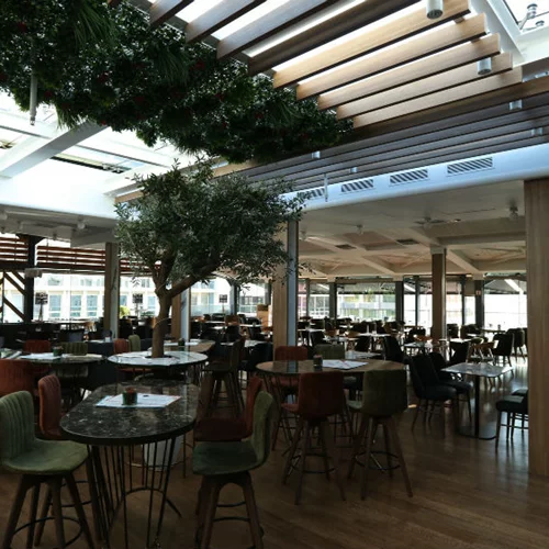 Η Σαντορίνη αριβάρει στο Public