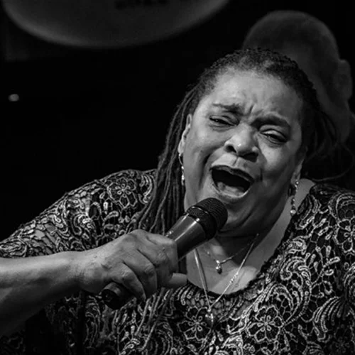 Νύχτες Chicago Blues στο «Half Note» με την Angela Brown
