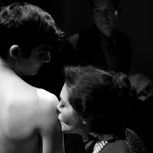 Οι πρώτες φωτογραφίες από τη νέα παράσταση των 4Frontal