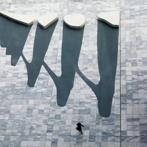 Τα απελευθερωμένα γλυπτά του Ζογγολόπουλου μιλούν για το δικαίωμα όλων στην τέχνη