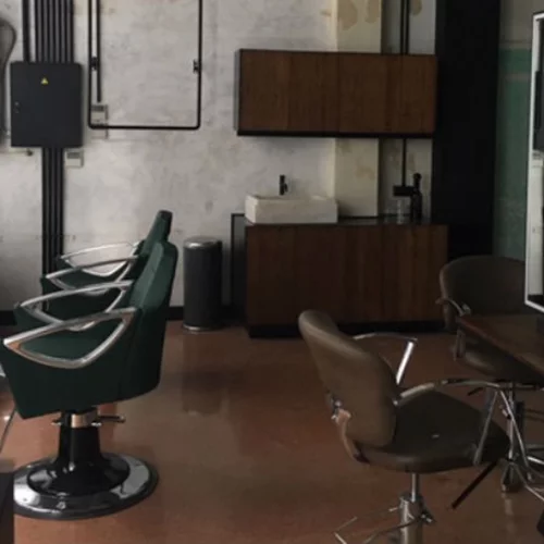 New Hair Spot: Ο νέος urban χώρος του Νικόλα Βιλλιώτη αποπνέει ηρεμία, αλλά έχει και εικαστικό ενδιαφέρον