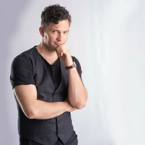 Ακούσαμε το μαγικό Σαλαμπασόπουλο στο «Κελάρι Athenaeum»