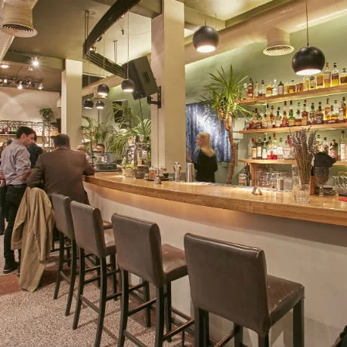 Οι γυναίκες καταλαμβάνουν την μπάρα του Bartesera