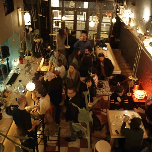 Βρήκαμε τα μπαρ με έντονα flirty vibes