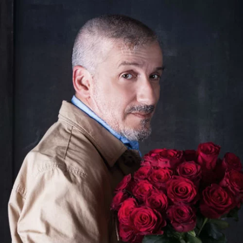 Ο άνθρωπος με το λουλούδι στο στόμα